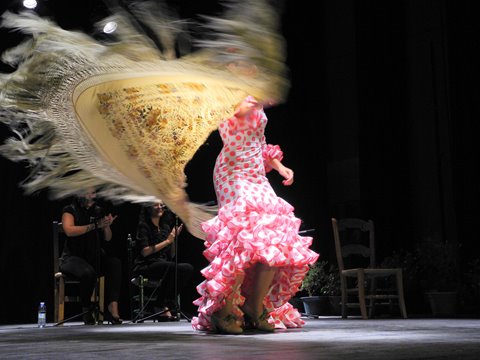 Alba Luna y su grupo. XVII Festival de Cante Grande Antonio Álvarez - Autor: Malojavio El Saucejo (Wikimedia Commons).