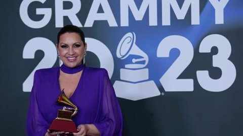 Niña Pastori, muestra feliz su premio Grammy Latino - Juan Carlos Muñoz (diariodecadiz.es)